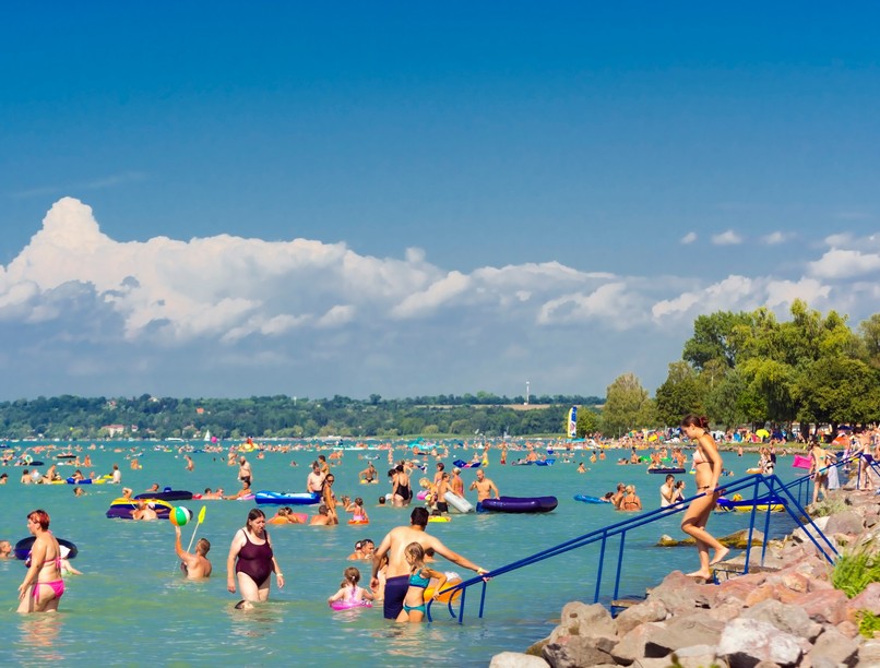 balaton helyiek fürdés