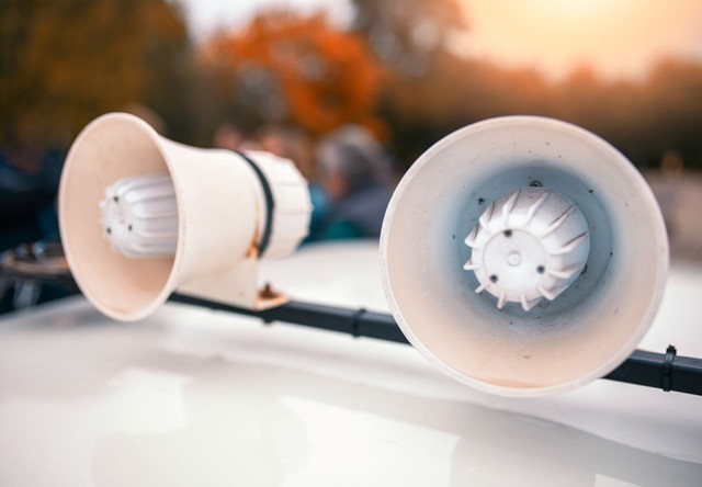 Szirénázó mentőautó közeledik? Ha befékezik, az a legrosszabb! Így lehetünk mi is bajtársak