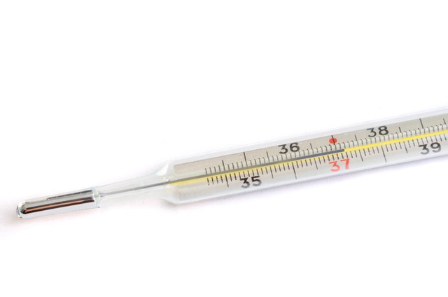 Eltört a higanyos lázmérőnk, hogyan takarítsak fel utána? Az orvos válaszol