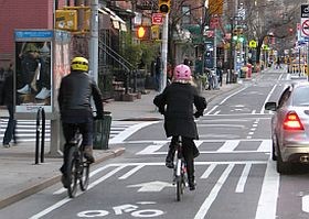 Nagyvárosi biciklizés: előnyök, hátrányok