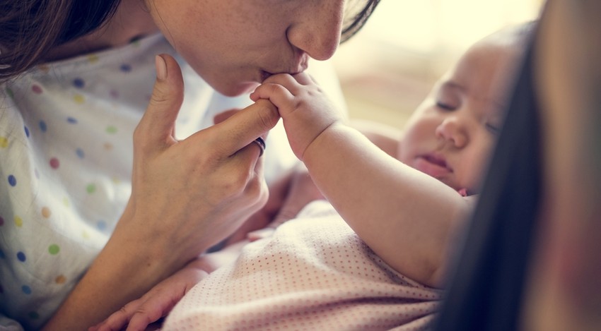 Koraszülött, császáros babák: magasabb az ételallergia kockázata?
