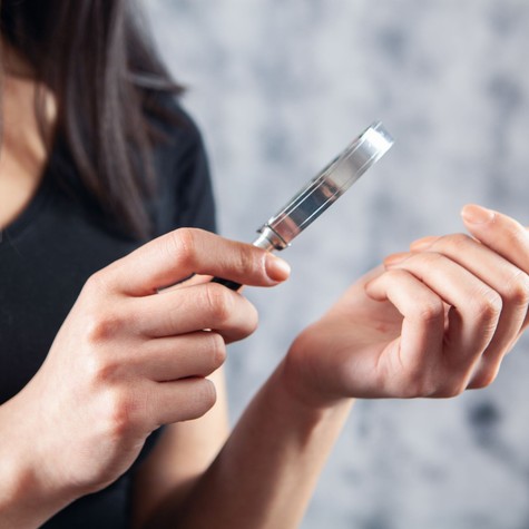 Mit jeleznek a körmön a fehér pöttyök? című cikk nyitóképe