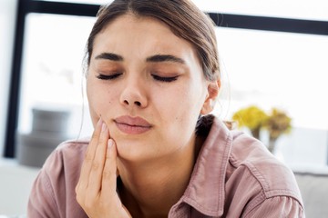 Kihúzták a bölcsességfogamat, szabad ilyenkor orrot fújni? Az orvos válaszol