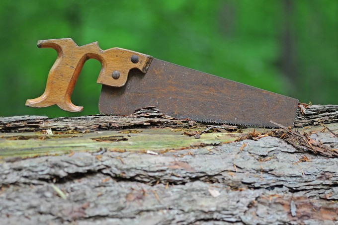 Megvágtam a lábam egy rozsdás fűrésszel, kell tetanusz? Az orvos válaszol című cikk nyitóképe