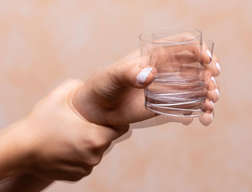 kézremegés, oka, koffein, stressz