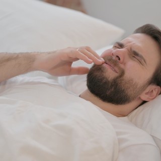 Fogfájás éjszaka: mit tehet, hogy reggelig kibírja? című cikk nyitóképe