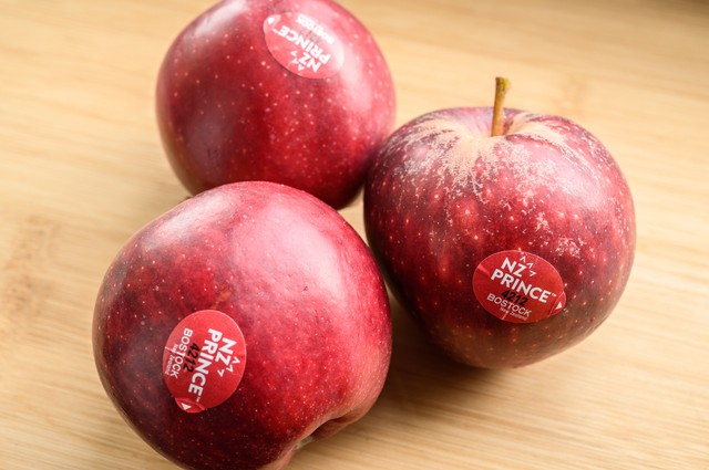 Innen jött a kacsa: ostoba kamuhír terjed a gyümölcsökön látható számsorokról