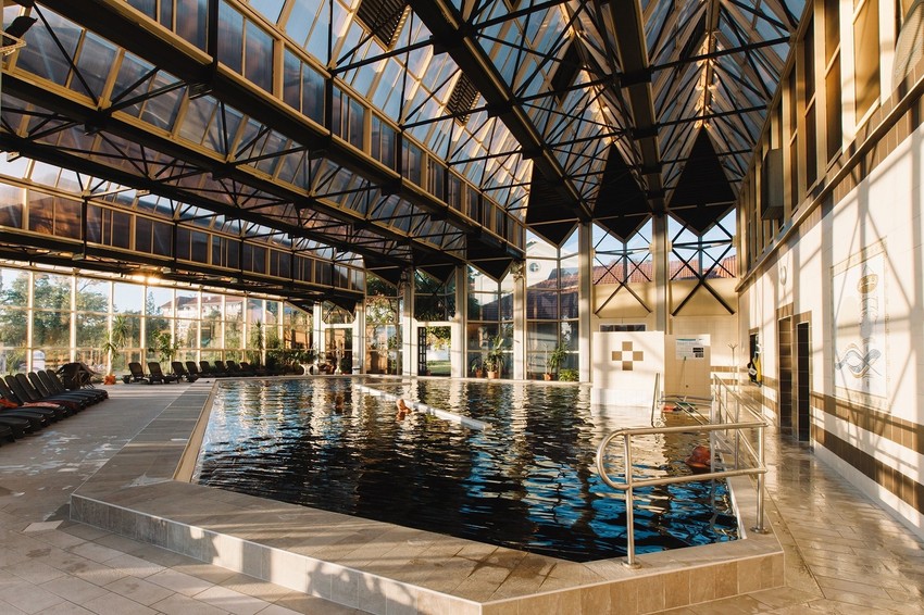 Töltődjön fel a város zajától – irány a Gyopárosfürdő!