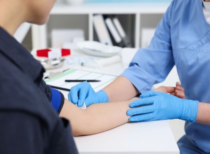 Meglepő dolog torzíthatja a vérvétel eredményeit – sokan erről nem is tudnak című cikk nyitóképe