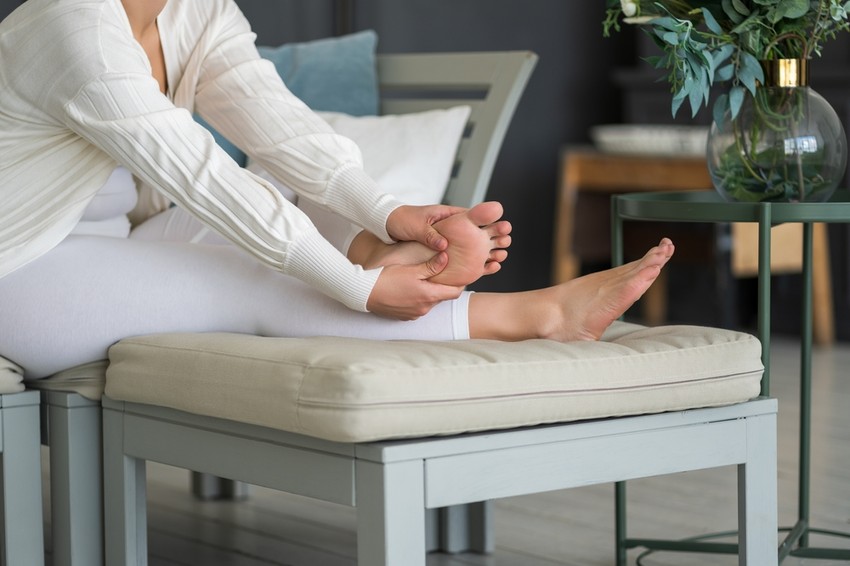 Sokan a lábfájdalmat érzik elviselhetetlennek, mások életét a lábzsibbadás, a gyengeség-érzet vagy az égő érzés keseríti meg.