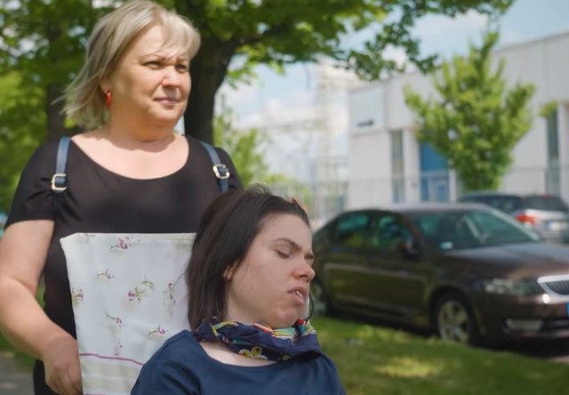 Egy magyar család kálváriája súlyosan beteg, magatehetetlen lányukkal