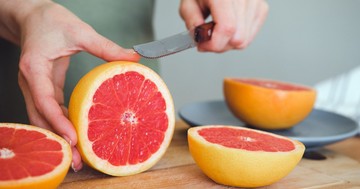 Ezért nem ajánlott sok gyógyszer mellé grapefruitlevet inni