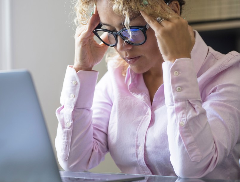 fejfájás tarkónál halánték oka jelentés