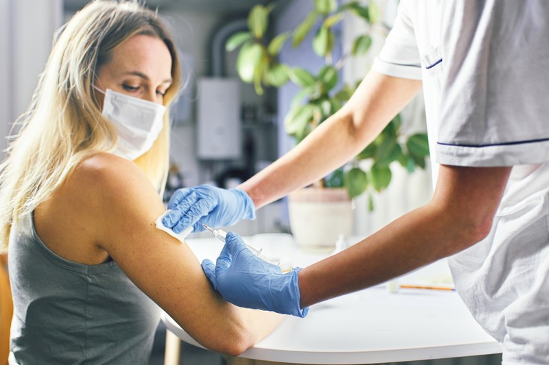 Az oltás után 6 hónappal is erősödnek az antitestek - új kutatás