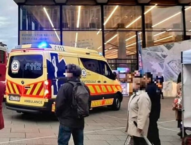 Elképesztő életmentés a Széll Kálmán téren! Szabadnapos mentőorvos segített ezen a férfin