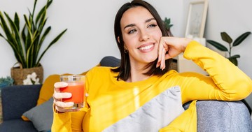  Ettől a gyönyörű piros-narancs ital­tól ragyog a bőr és erőre kap a szív – próbálja ki a paradicsom-sárgarépa turmixot! 