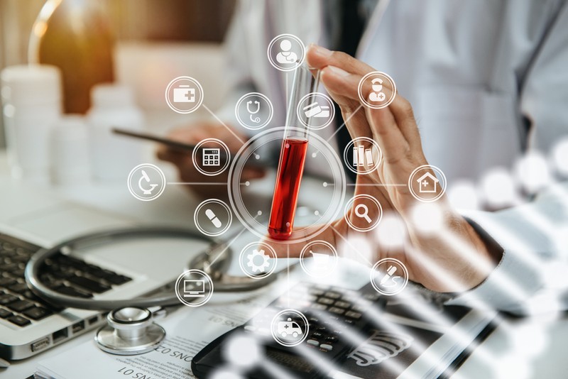 Oltás helyett gyógyszer? Engedélyezték az AstraZeneca covid gyógyszerét