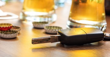 Mennyi idő alatt ürül ki az alkohol a szervezetből? Tudja meg, mikor vezethet újra!