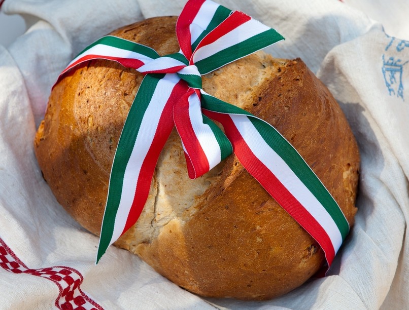 Magyar Ízek Utcája augusztus 20 Tóth Gabi kenyérszegés