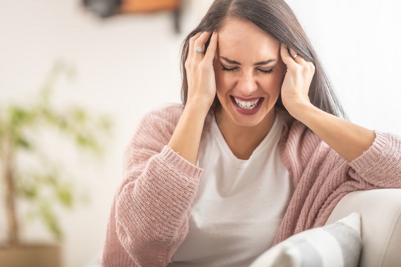 1 hete féloldalas fejfájásom van, mi okozza? Az orvos válaszol