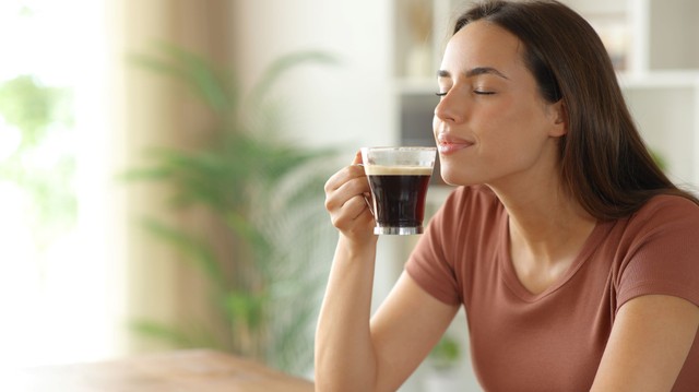 Miért pörget fel egyeseket a kávé, másokra pedig mintha semmilyen hatással nem lenne? 