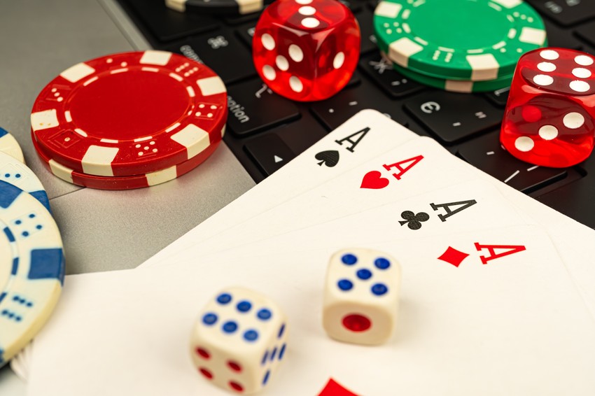 A játékszenvedély (más néven szerencsejáték-függőség) egy olyan kóros állapot, melyben az egyén kontrollálhatatlan és túlzott vágyat érez a játék iránt, képes feláldozni érte idejét, pénzét, és ez súlyos anyagi, társadalmi problémákhoz vezet, ahol a nyeremény reménye hajtja, nem a szórakozás. Ez egy függőség, amelyben a kontroll elveszik, és az élet a játék köré szerveződik.