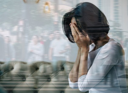 Amikor a társas helyzetek bénítóvá válnak – a szociális szorongás jelei című cikk nyitóképe