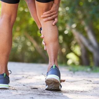 Furcsa, de hatásos trükköt osztott meg az orvos a kínzó lábgörcsök ellen – Ön bevállalná? című cikk nyitóképe