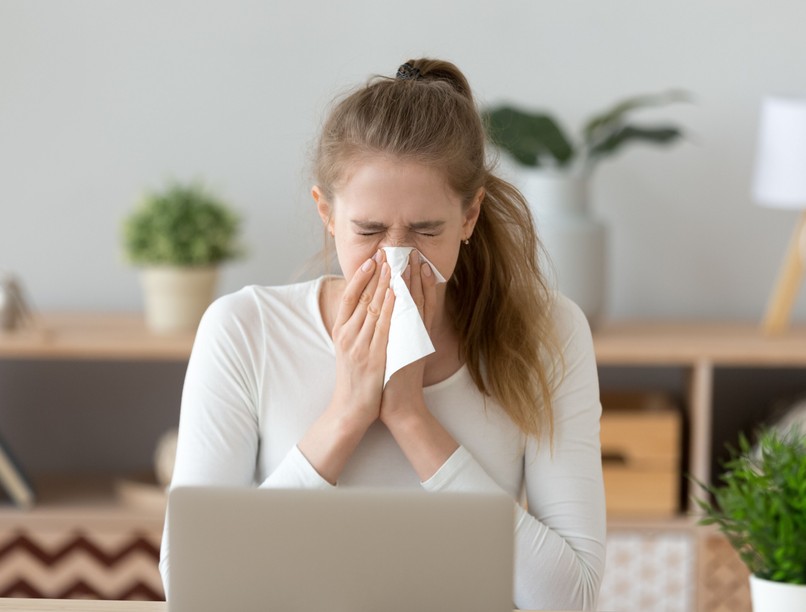 pollen allergia tüsszögés orrfolyás pollenszezon