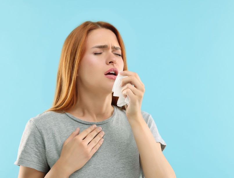 tüsszögés tüsszentés visszatartott veszély Hamman-féle roppanás