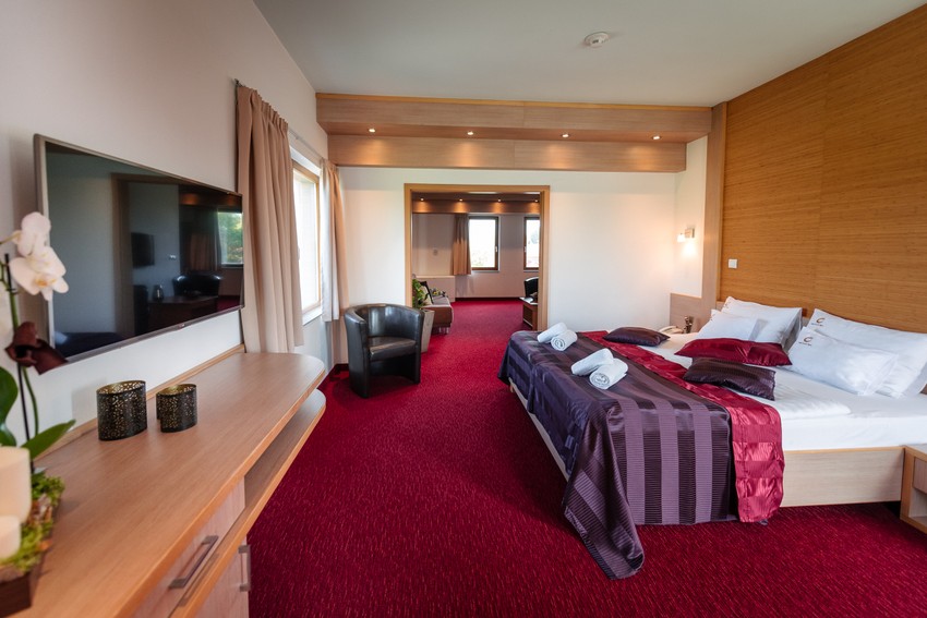 Gyopárosfürdő****