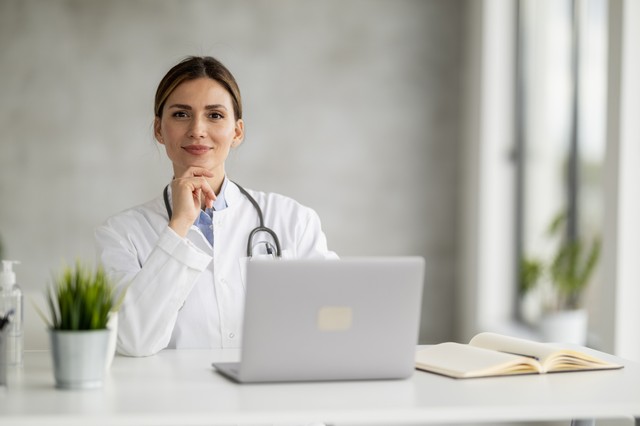 Két legyet egy csapásra: egészségbiztosítások az egészségpénztárból