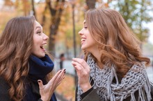 Egy vékony kabát és egy hosszú beszélgetés – így kezdődött a baj, ami sok nőt érint (x) című cikk nyitóképe