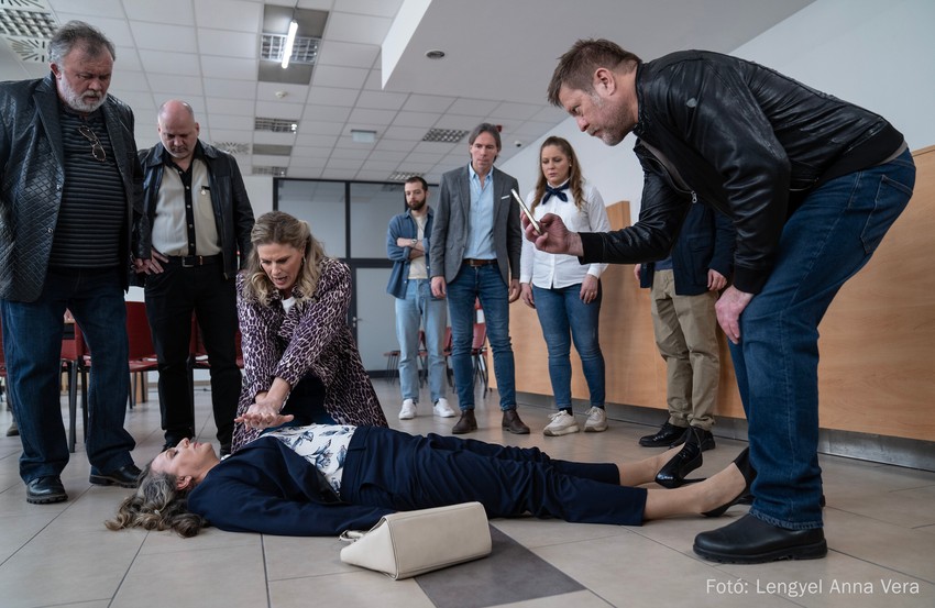 ügyfélszolgálat, újraélesztés, Oroszlán Szonja, Valami Amerika