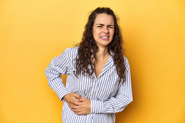 Jobb oldali fájdalom a has felső részén: májprobléma is okozhatja