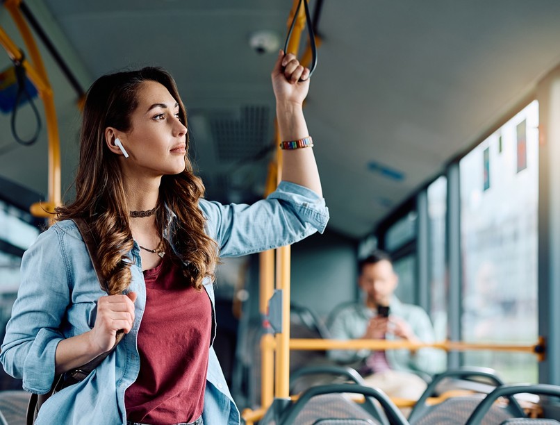tömegközlekedés piros kiütés viszket rühesség fertőzés