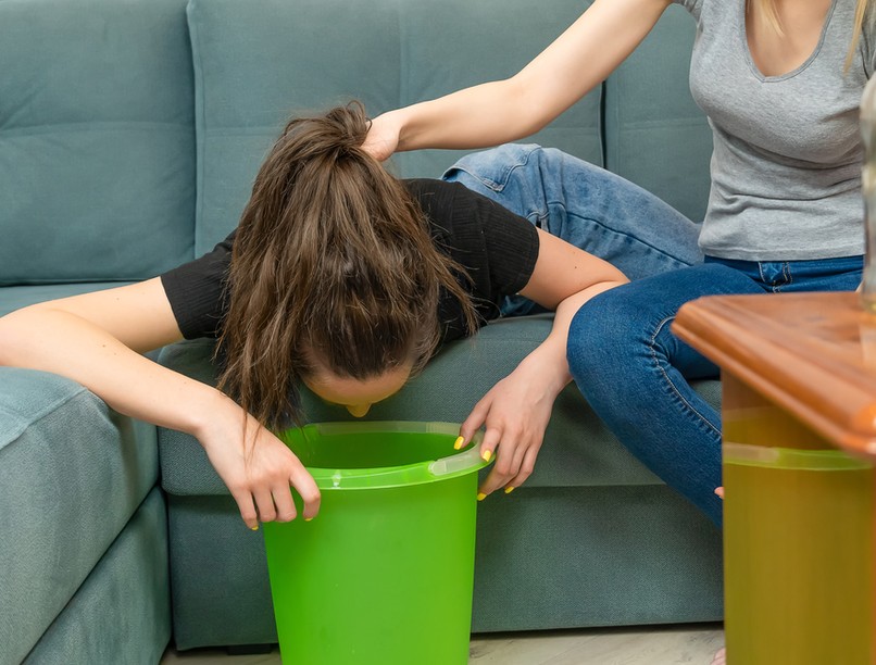 alkoholmérgezés tünete mit tegyünk, túl sok alkoholt ivott