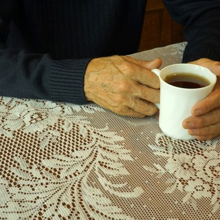 Egy éve alig tudott nyelni, de nem találták az okát – egy csésze tea után derült ki, hogy rákos című cikk nyitóképe