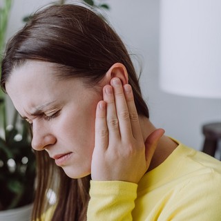 Megfázás után fülpattogás? Ezt tanácsolja az orvos fülkürthurut esetén című cikk nyitóképe