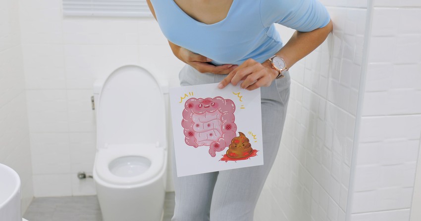 A székletben látható vér vagy nyálka a tápcsatorna bármely részéből eredhet, és minden eetben kivizgálát igényel. Erről árulkodnak a mellette észlelt tünetek.