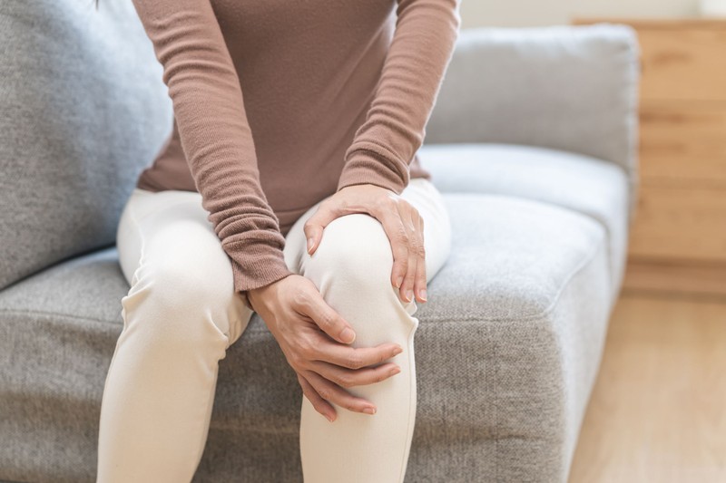 Természetes térd motorolaj: ez a hétköznapi mozdulat segíti a termelődését