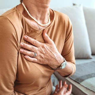 Mellkasi szúró érzés: infarktus, reflux vagy izomhúzódás okozza? Így döntheti el című cikk nyitóképe