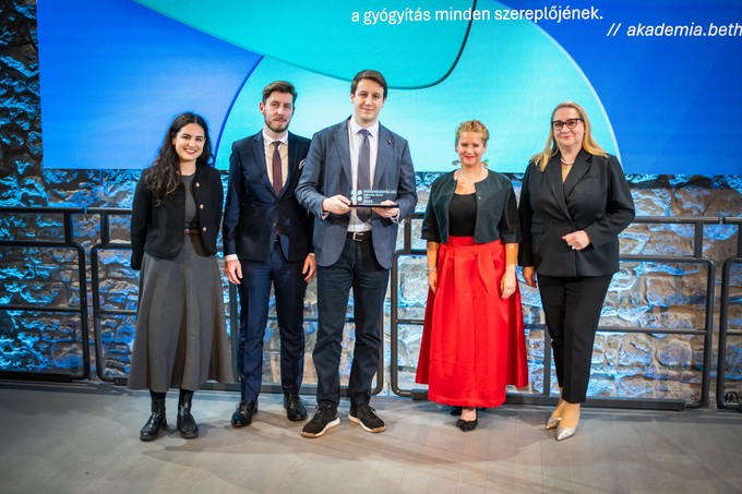 „Oktatás, amely gyógyít” – a Bethesda Akadémia nyerte az Egészségértés Díjat 2025-ben című cikk nyitóképe