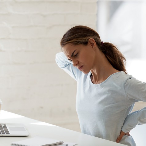 Kisugárzó fájdalom a lábba és a karba: ezek a porckorongsérv kezdeti tünetei című cikk nyitóképe