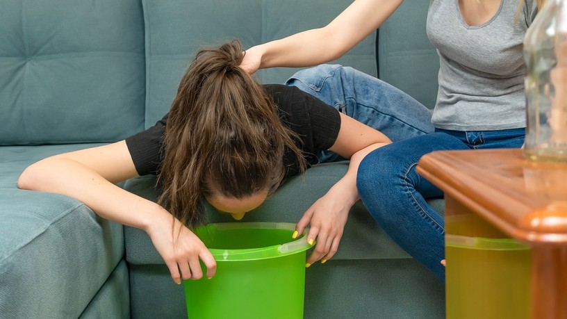 alkoholmérgezés tünete mit tegyünk, túl sok alkoholt ivott