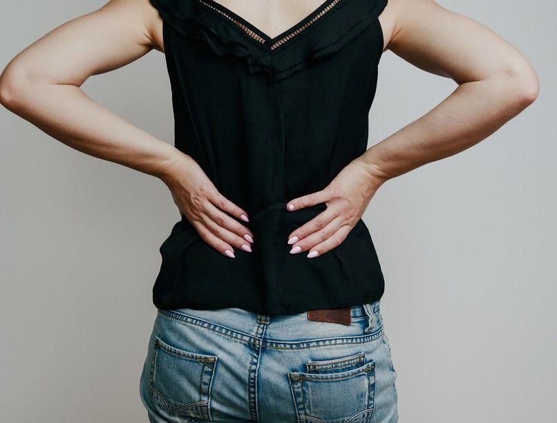 állás közben hátfájás derék fájdalom oka