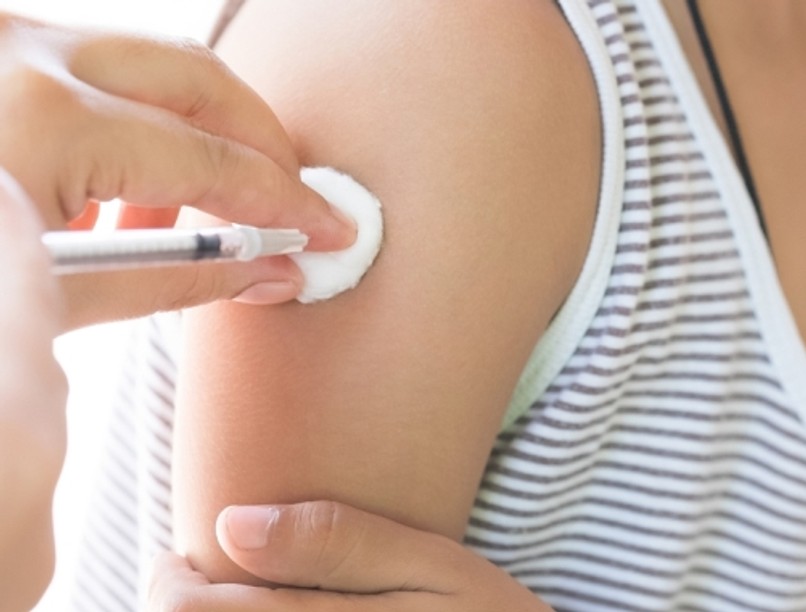 második oltás, első oltás, covid-pozitív