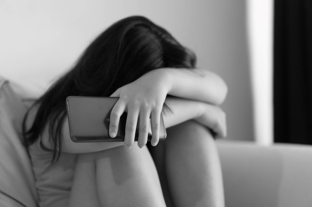 Így kezelje, ha online zaklatás éri a gyereket