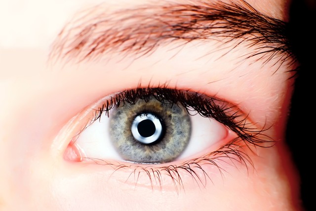 Fakóbbnak látja a színeket? Ez a szürkehályog egyik jele lehet