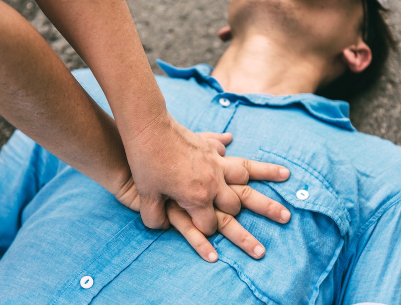 újraélesztés, kelenföld, vasút, mentők